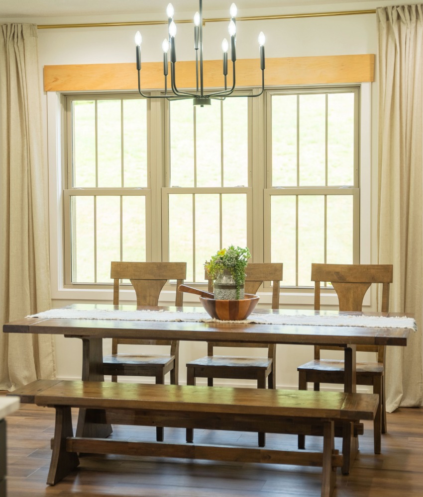 Sandstone windows with internal grids in a dining room